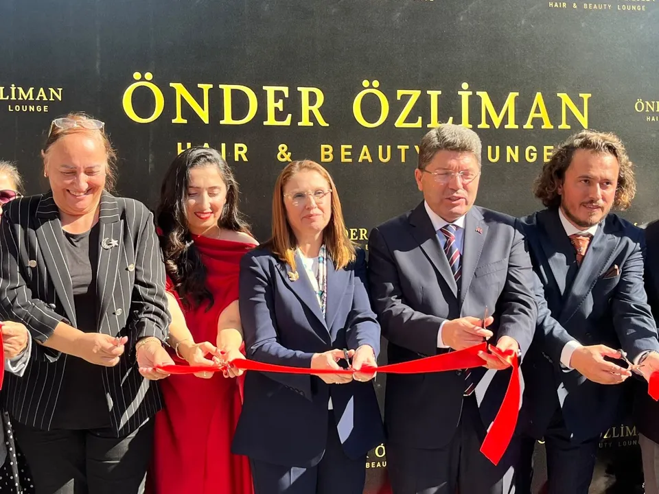 ÖNDER ÖZLİMAN HAİR BEAUTY LOUNGE’DAN GÖRKEMLİ AÇILIŞ