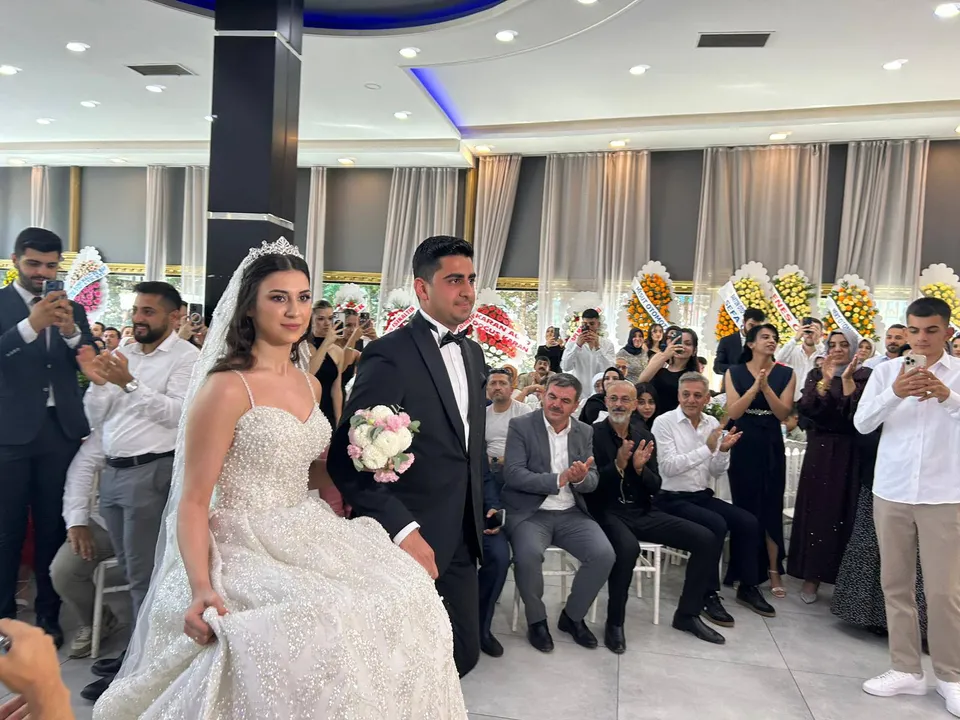 BAKAN YARDIMCISI AYDIN VE BARTIN PROTOKOLÜ DÜĞÜNDE BULUŞTU
