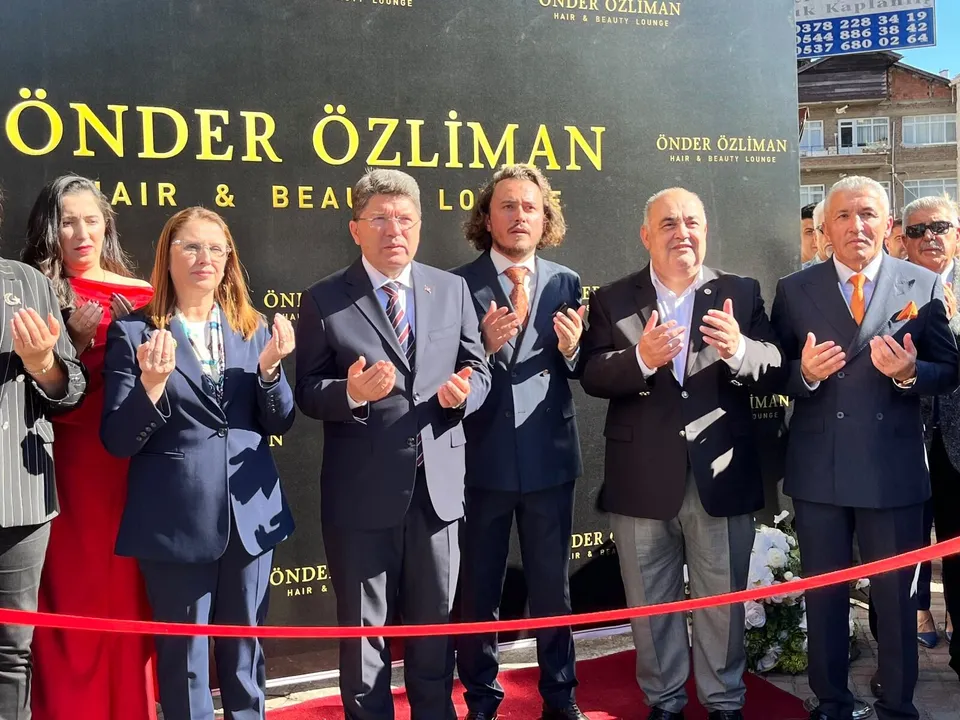 ÖNDER ÖZLİMAN HAİR BEAUTY LOUNGE’DAN GÖRKEMLİ AÇILIŞ