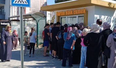 BELEDİYE 8 BİN EKMEK DAĞITTI