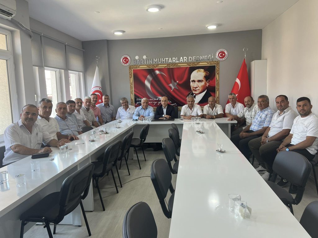 5 dönem Bartın İl Genel Meclisi Başkanlığı yapan Kenan Dursun, muhtarlarla bir araya geldi.