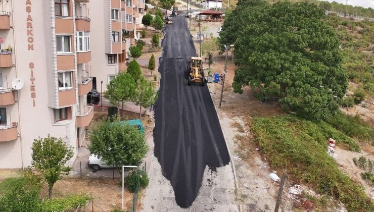 Belediye asfaltlıyor