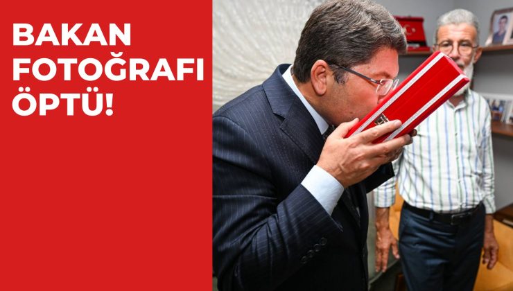 BAKAN FOTOĞRAFI ÖPTÜ!