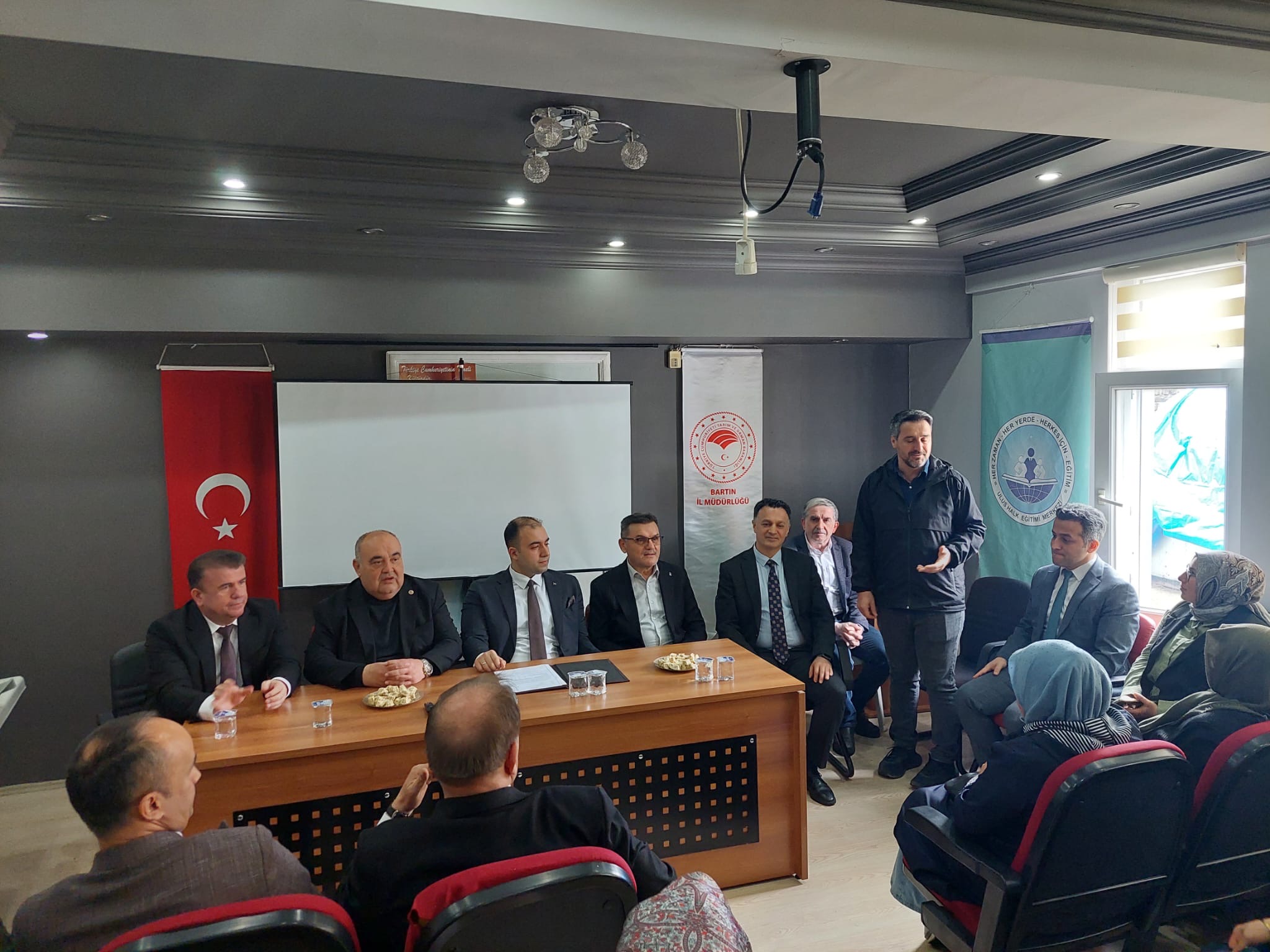 Kumluca’da Arı Yetiştiriciliği Kursuna Yoğun İlgi