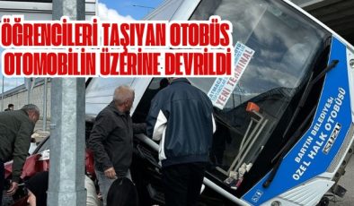 Öğrencileri Taşıyan Otobüs Otomobilin Üzerine Devrildi