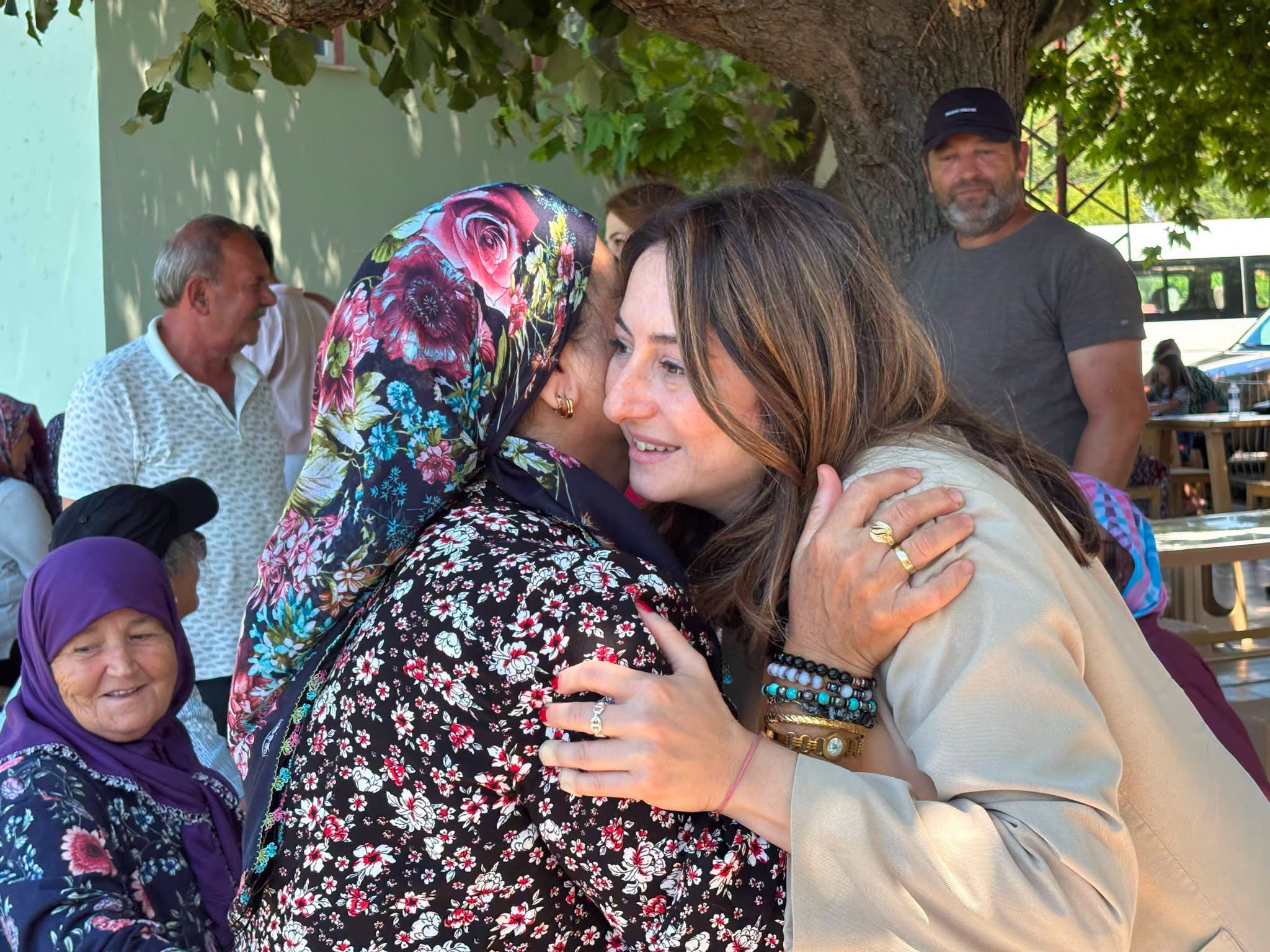 AKKONAK’TA GÜLER YÜZ SICAK SOHBET