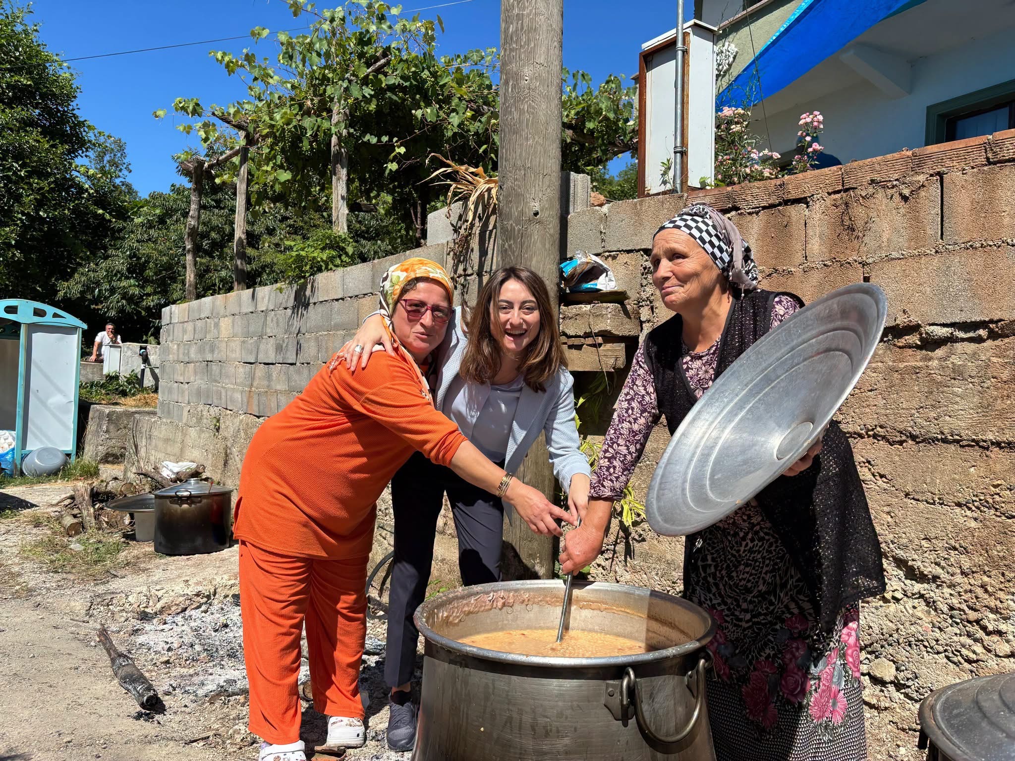 BANKOĞLU’NA AŞURE TADINDA KADIN DESTEĞİ